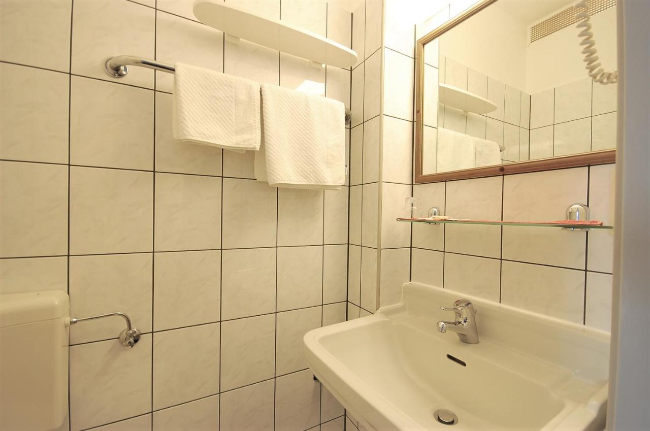 Hotel Haus Isenburg 노이 이젠부르크 외부 사진