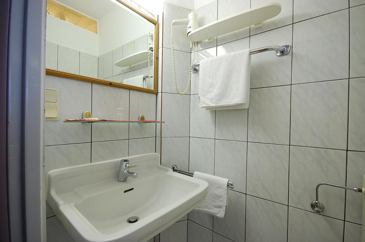 Hotel Haus Isenburg 노이 이젠부르크 외부 사진