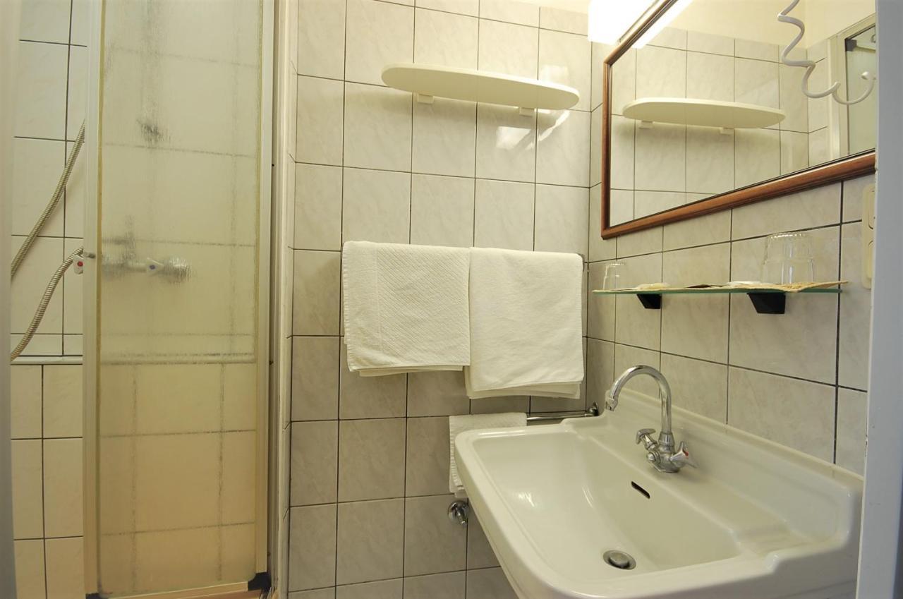 Hotel Haus Isenburg 노이 이젠부르크 외부 사진