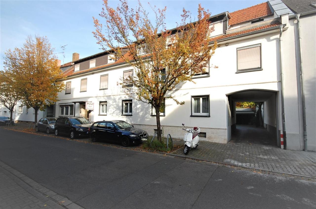 Hotel Haus Isenburg 노이 이젠부르크 외부 사진