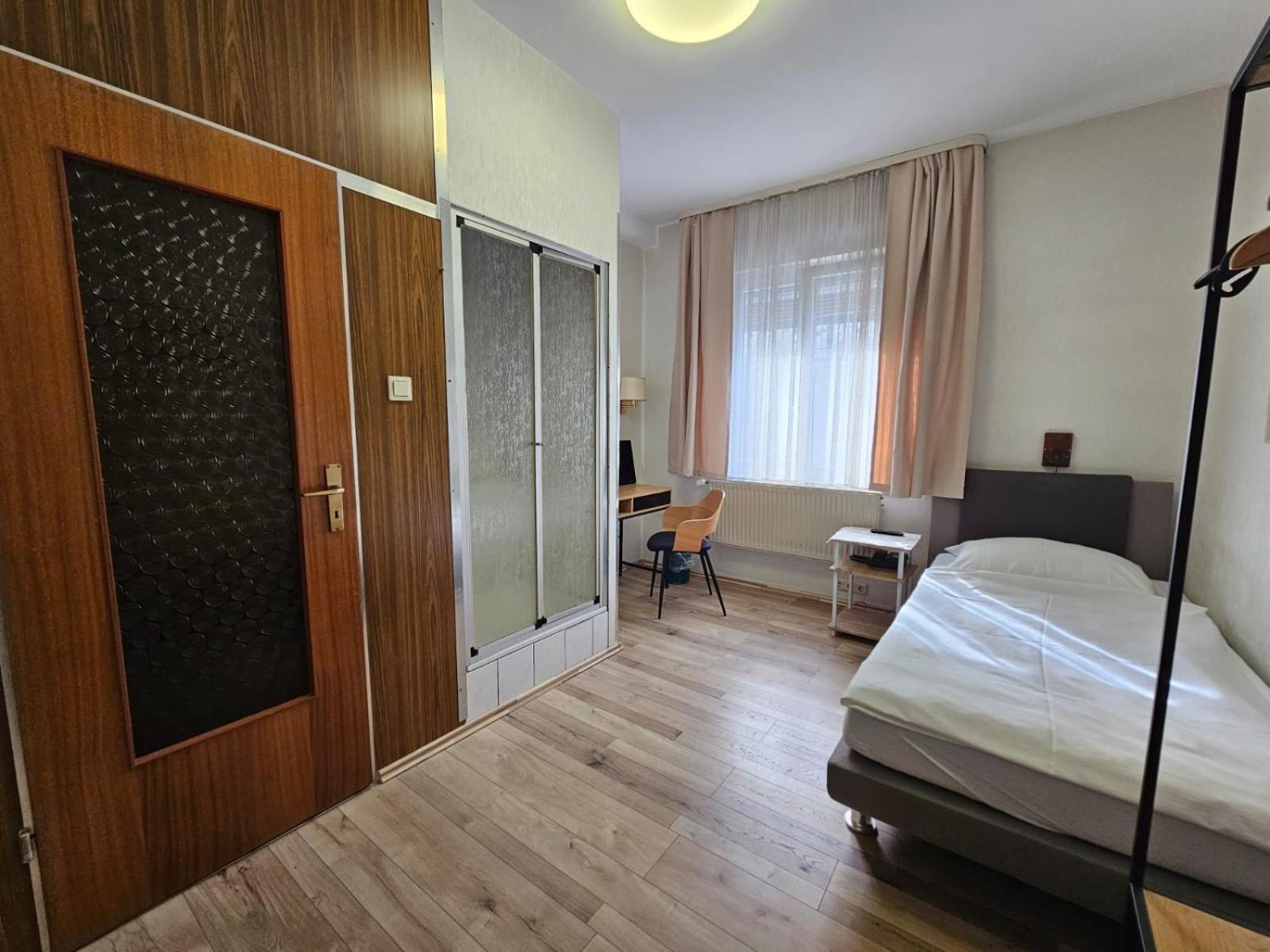 Hotel Haus Isenburg 노이 이젠부르크 외부 사진