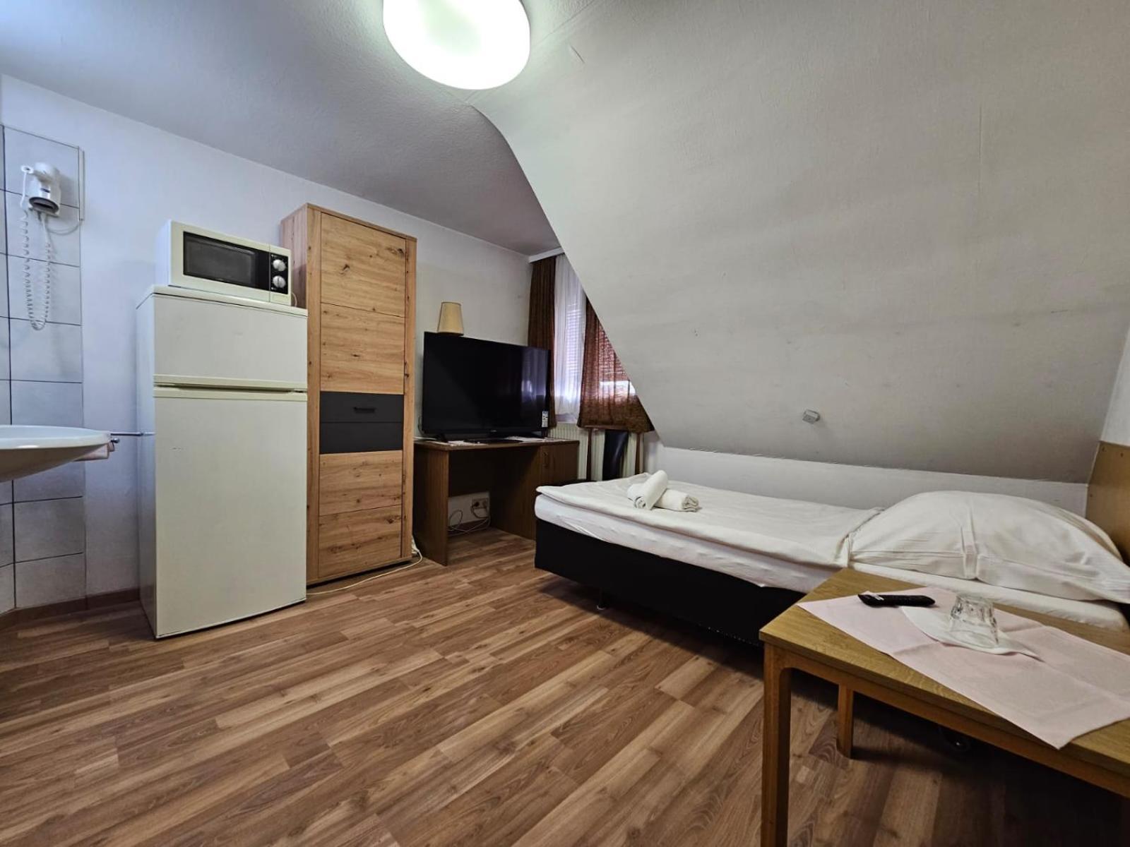 Hotel Haus Isenburg 노이 이젠부르크 외부 사진
