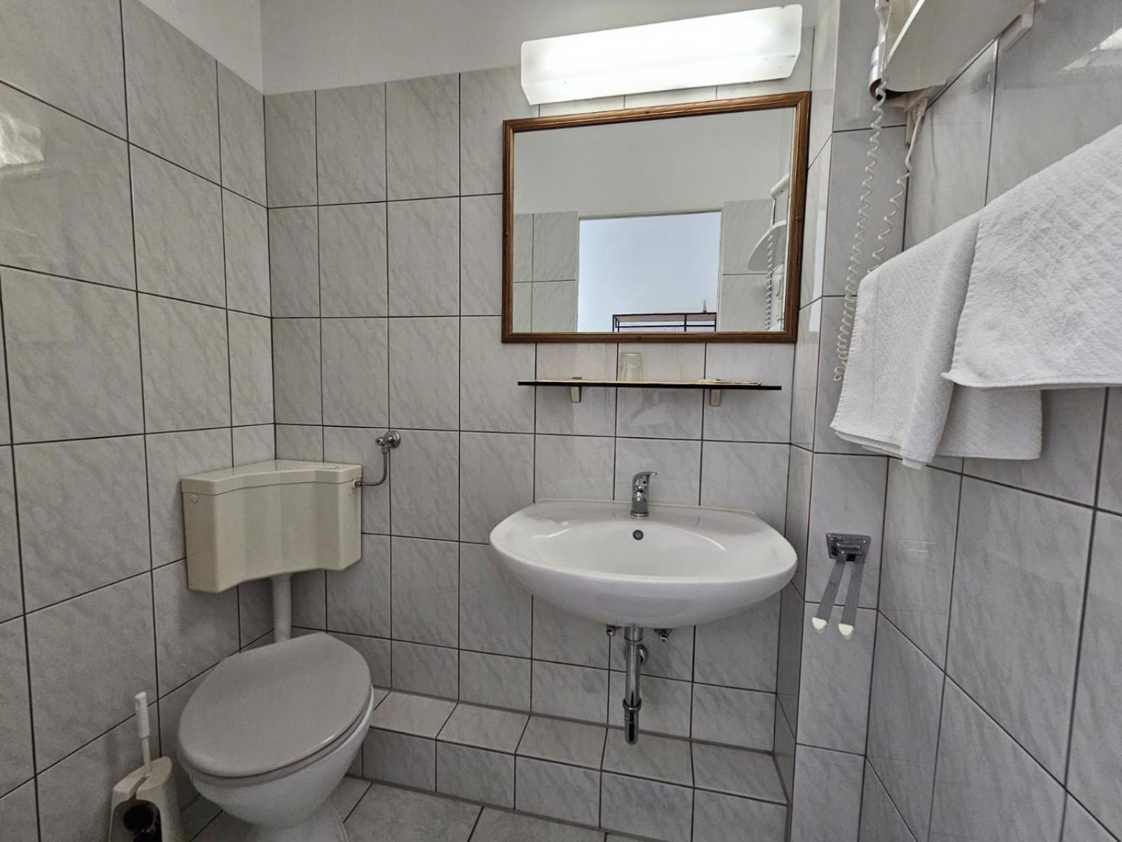 Hotel Haus Isenburg 노이 이젠부르크 외부 사진