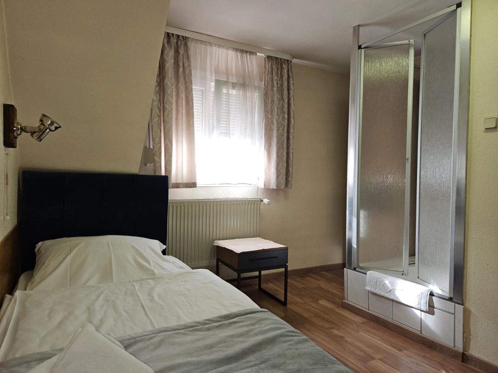 Hotel Haus Isenburg 노이 이젠부르크 외부 사진