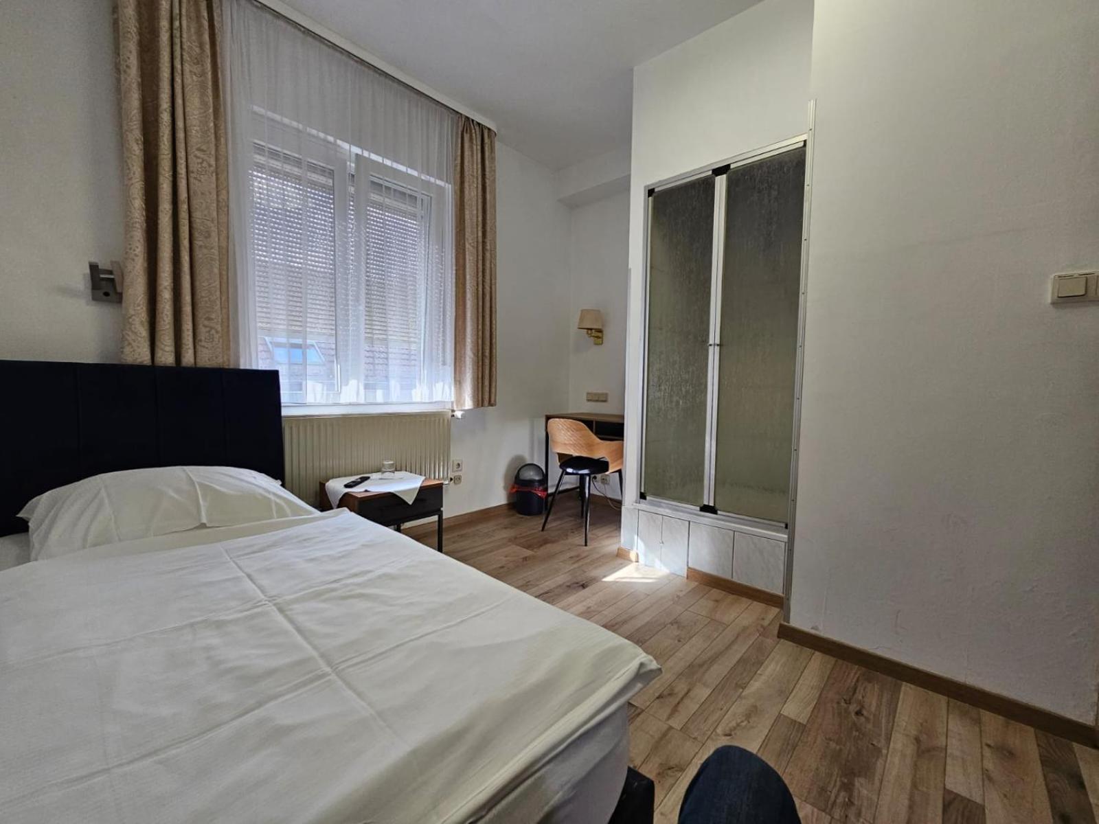 Hotel Haus Isenburg 노이 이젠부르크 외부 사진