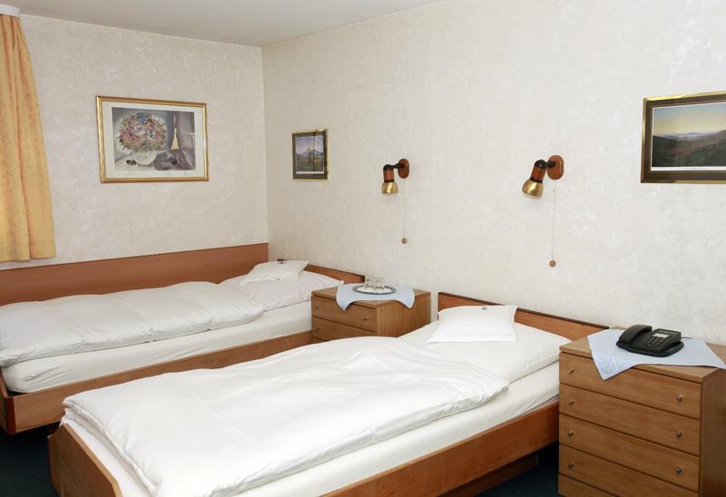 Hotel Haus Isenburg 노이 이젠부르크 외부 사진