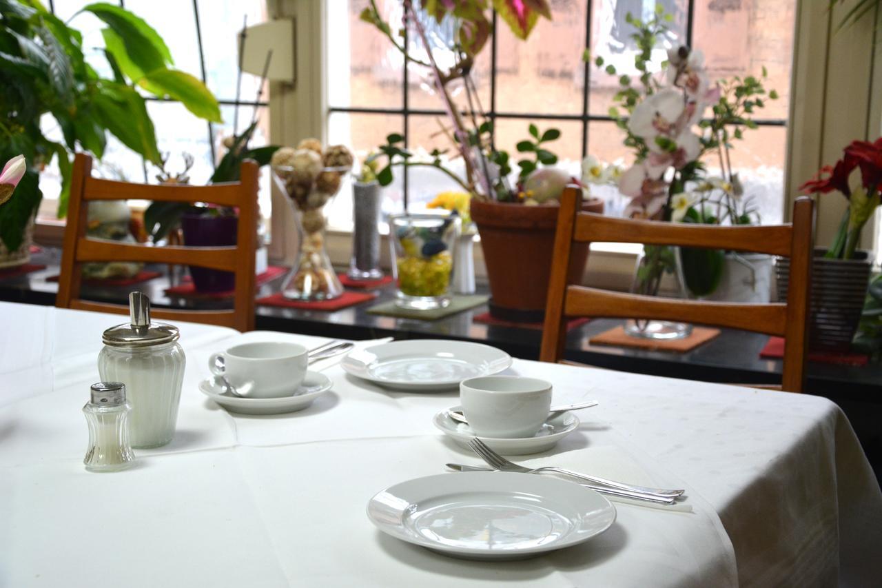 Hotel Haus Isenburg 노이 이젠부르크 외부 사진